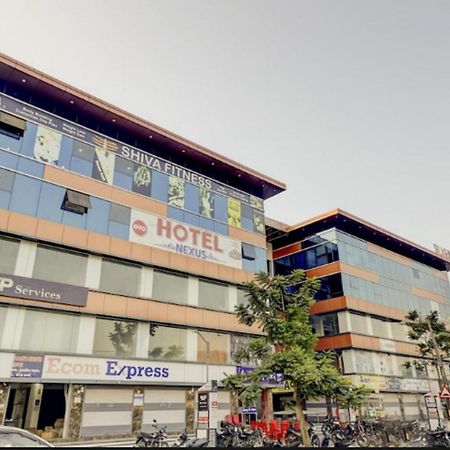 Hotel Nexus Surat Exterior foto